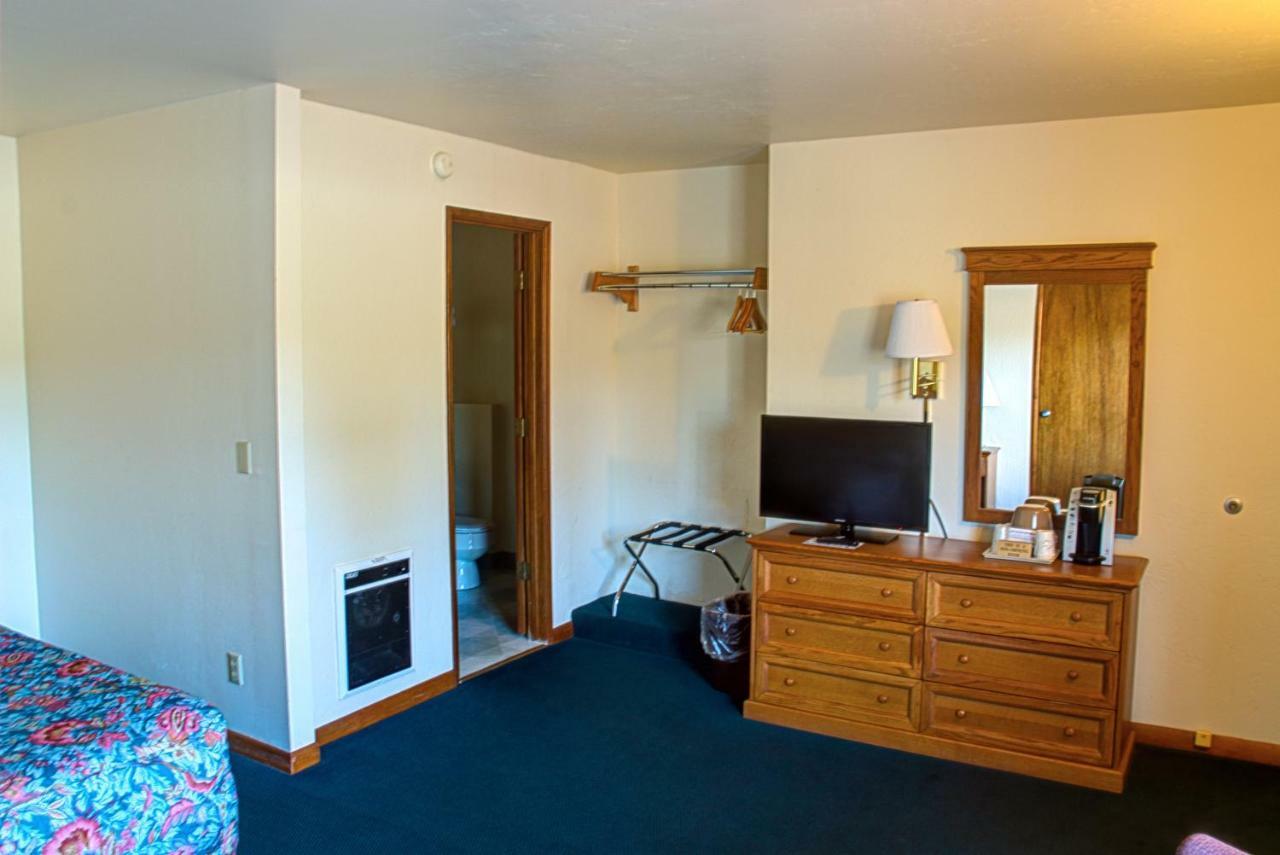 كريسينت سيتي Crescent Beach Motel الغرفة الصورة