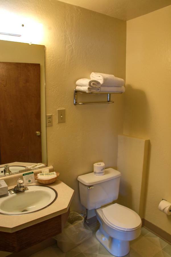 كريسينت سيتي Crescent Beach Motel الغرفة الصورة