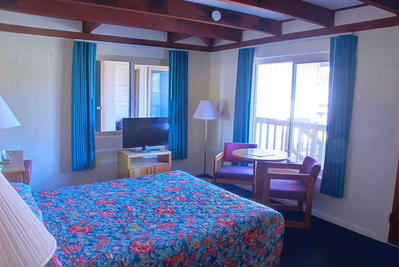 كريسينت سيتي Crescent Beach Motel الغرفة الصورة
