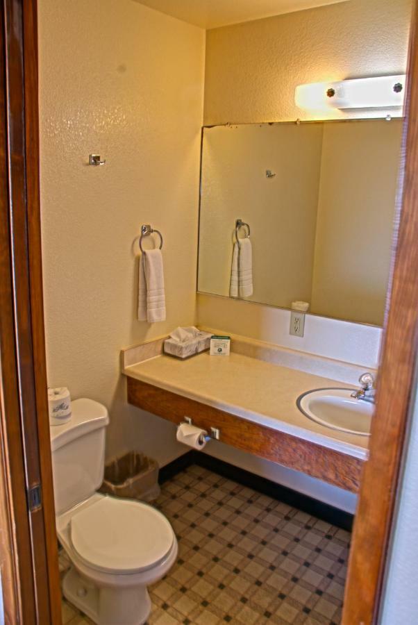 كريسينت سيتي Crescent Beach Motel الغرفة الصورة