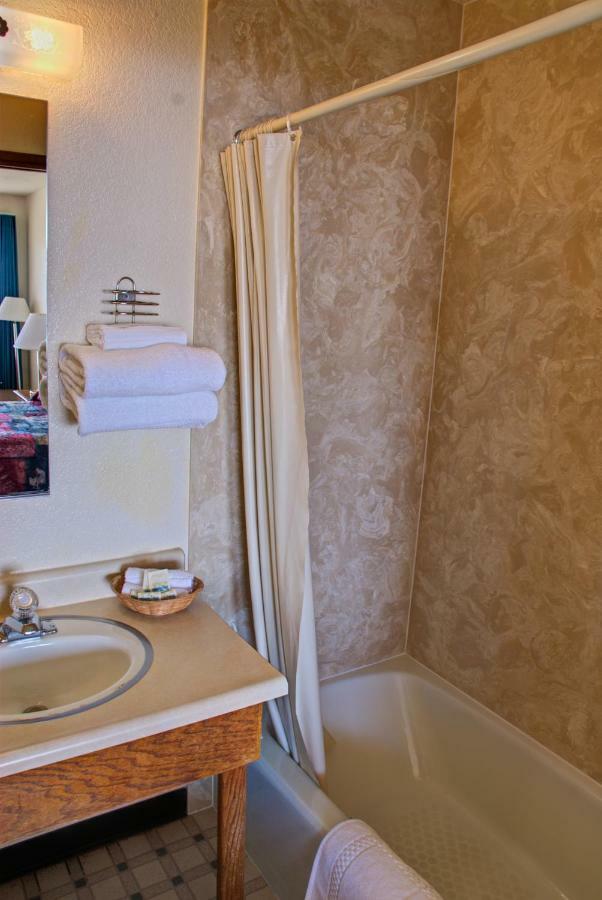 كريسينت سيتي Crescent Beach Motel الغرفة الصورة