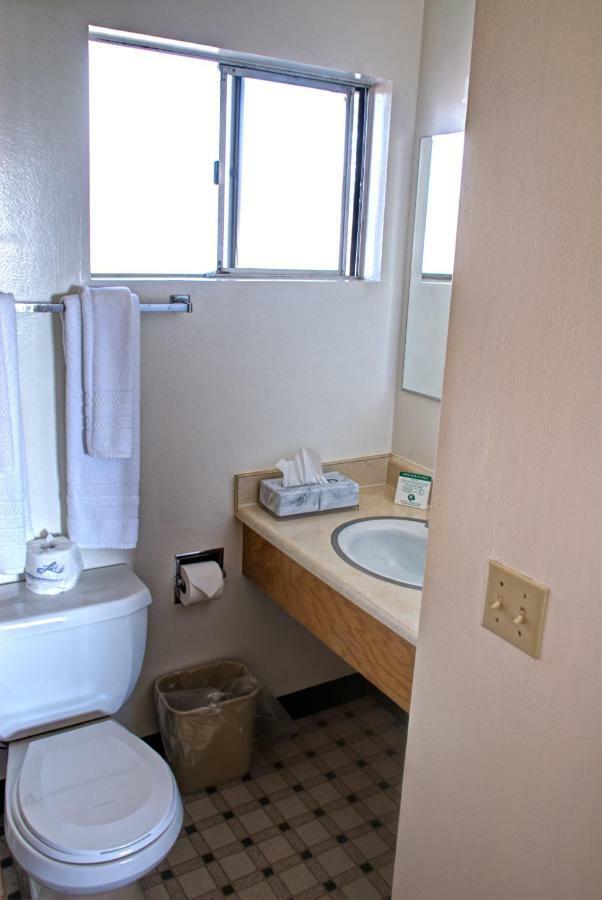 كريسينت سيتي Crescent Beach Motel الغرفة الصورة