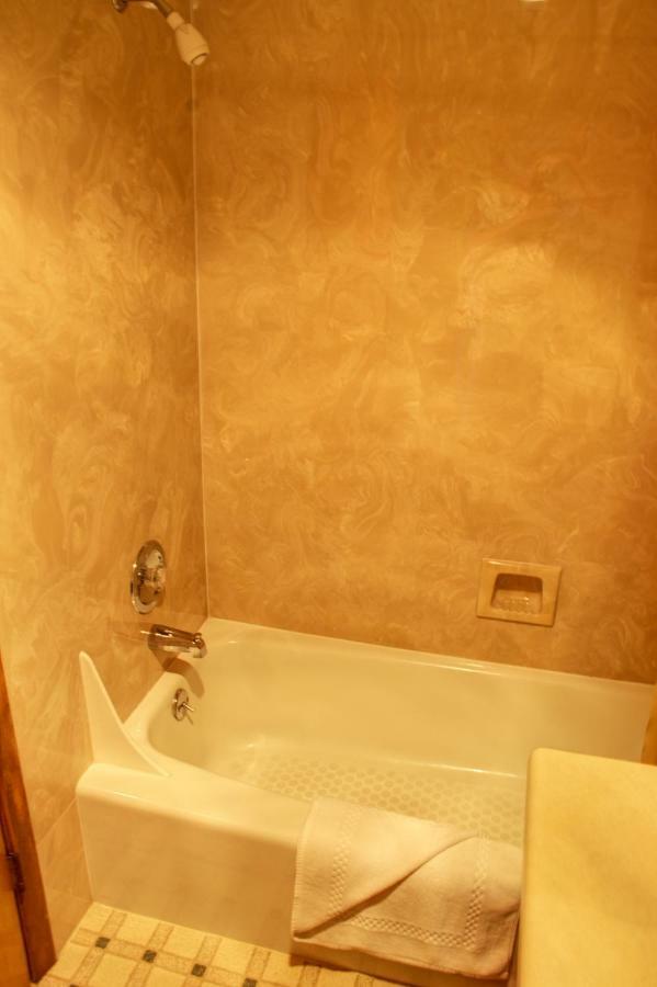 كريسينت سيتي Crescent Beach Motel الغرفة الصورة