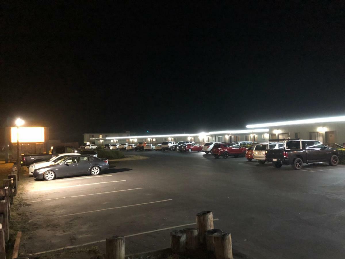كريسينت سيتي Crescent Beach Motel المظهر الخارجي الصورة