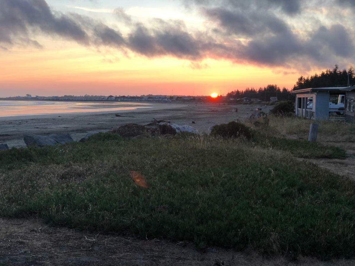 كريسينت سيتي Crescent Beach Motel المظهر الخارجي الصورة