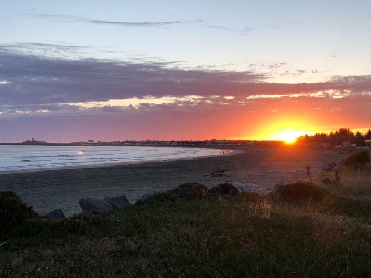كريسينت سيتي Crescent Beach Motel المظهر الخارجي الصورة